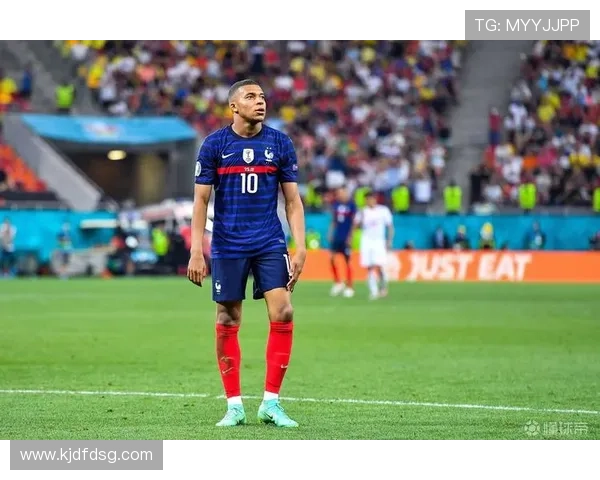 Sportitalia称罗马今夏再追齐尔克泽并拟以恩多耶为核心补强阵容 Sportitalia称罗马今夏再追齐尔克泽并拟以恩多耶为核心补强阵容